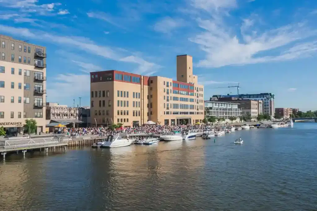 Car Shipping From and To Green Bay Wisconsin