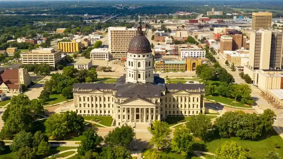 Car Shipping From and To Topeka Kansas