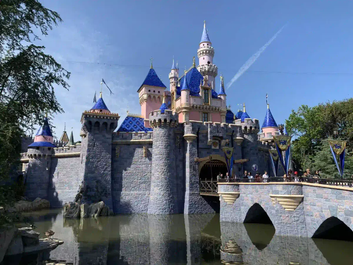 Car Shipping From and To Anaheim California